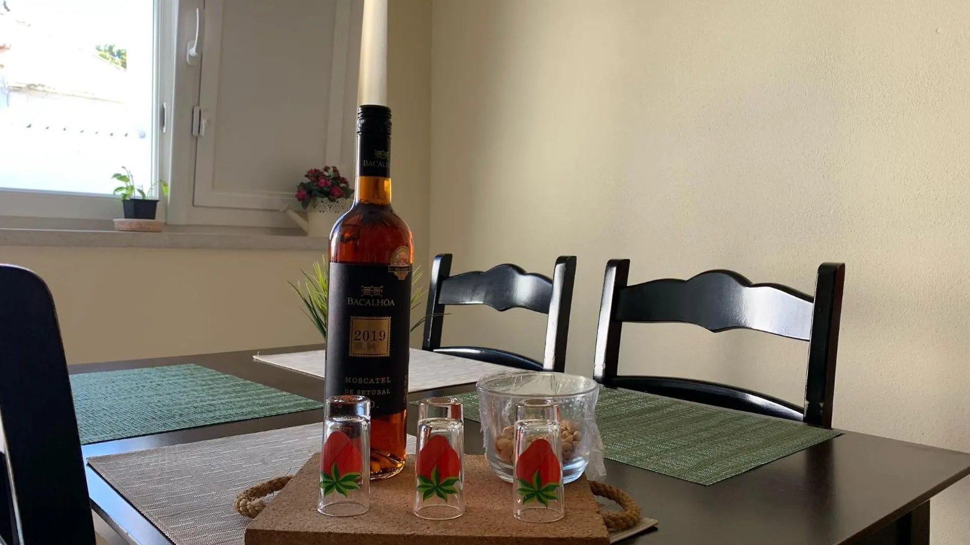 Blue Moon Guesthouse Лагуш Португалия