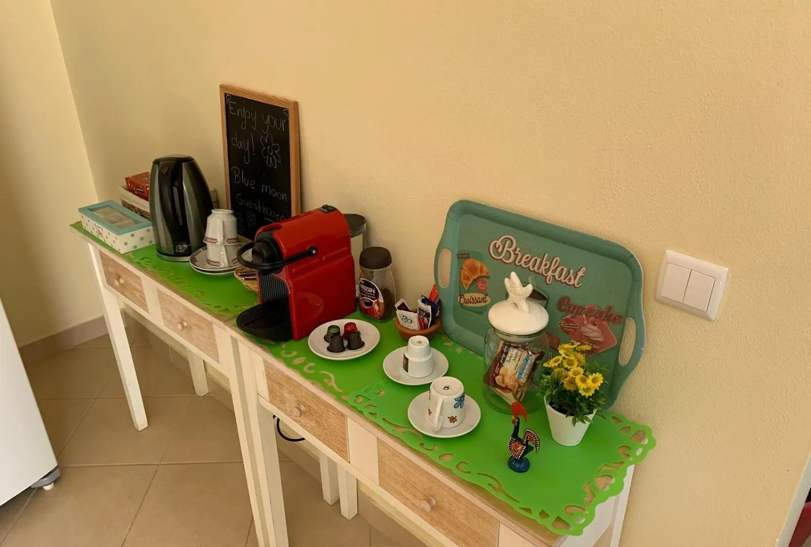 Blue Moon Guesthouse Лагуш