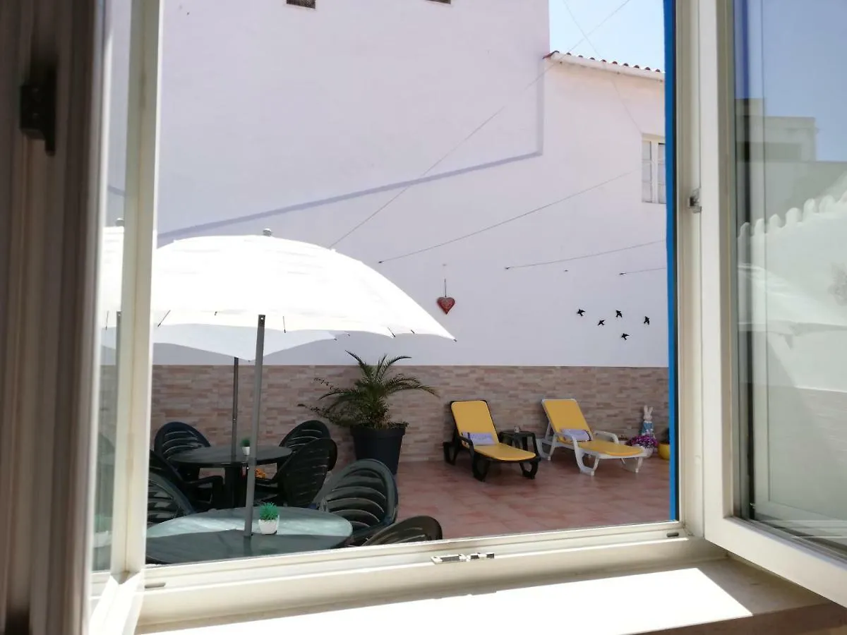 Blue Moon Guesthouse Лагуш